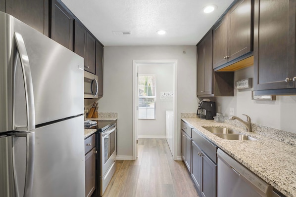 Kondominium, Beberapa Tempat Tidur, patio (Hillside Lodge) | Dapur pribadi | Mesin pembuat kopi/teh