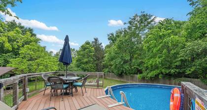 The Cozy Cottage Getaway - Private Pool & Hot Tub
