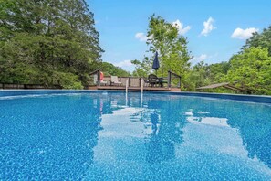 Seasonal outdoor pool - The Cozy Cottage Getaway - Private Pool & Hot Tub (Kirbyville)