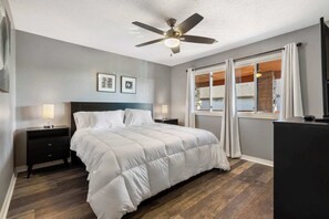 2 bedrooms, individually decorated, individually furnished, bed sheets - Pool View Oasis - Community Amenities (Branson)