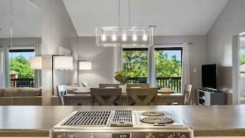 Condo, Multiple Beds, Balcony (Pool View Oasis) | Interior