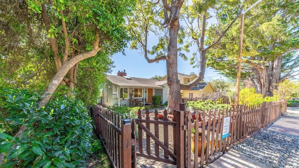 Exterior - Quaint Carmel - Bungalow Close to Beach (Carmel)