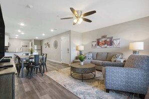 Living area - Welcome Home Branson Your Next Home in the Heart of Branson (Branson)