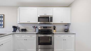 Appartement, meerdere bedden, keuken, uitzicht op bergen (Welcome Home Branson) | Privékeuken | Een koffiezetapparaat/waterkoker