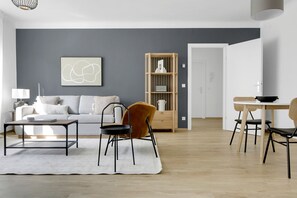 TV, fireplace, stereo - Historic Innere Stadt 1BR w/ Elevator near Stadtpark, by Blueground (Vienna)