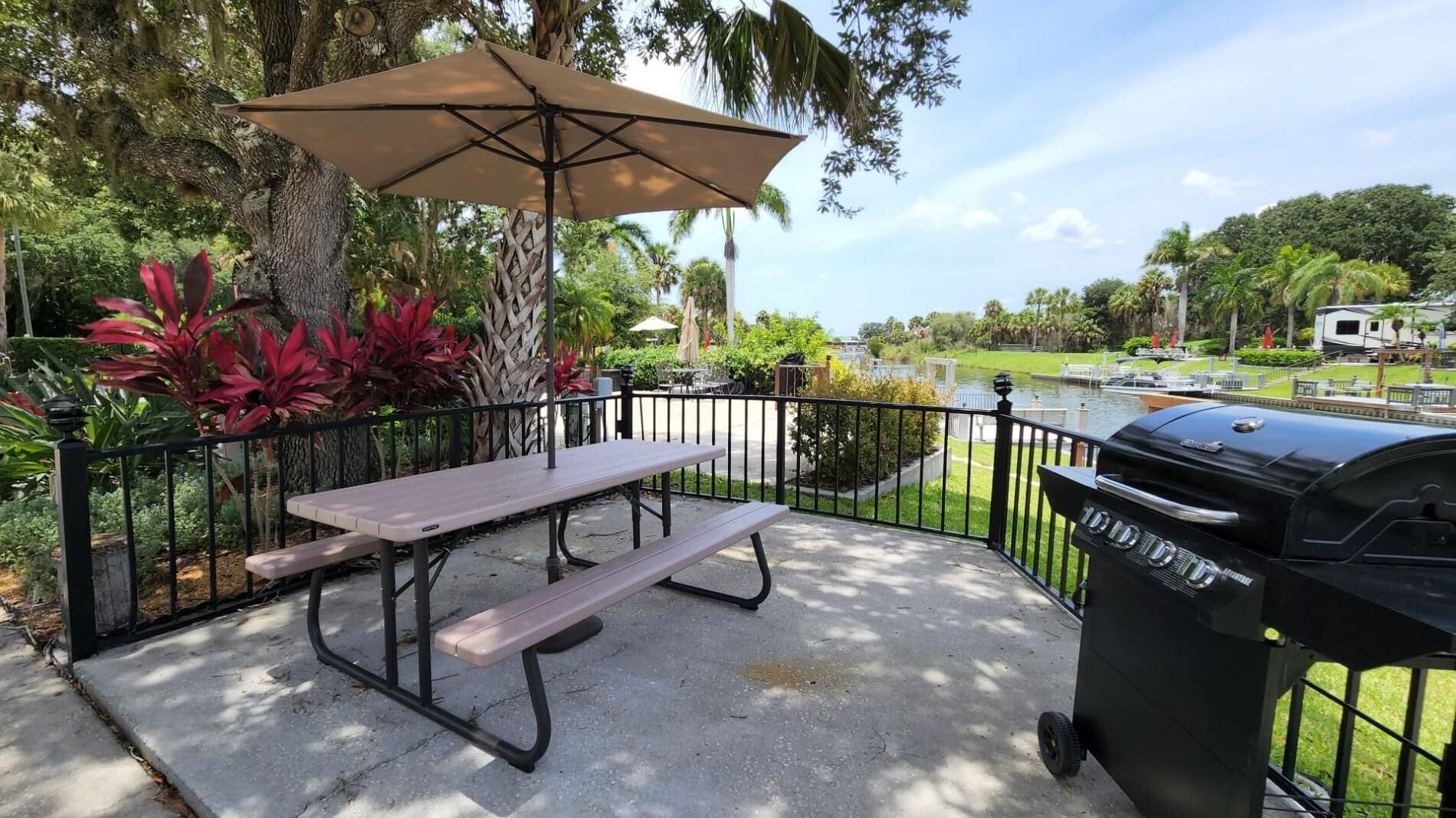 Waterfront Luxury RV Lot w/ Private Dock & Grill 430 (966)