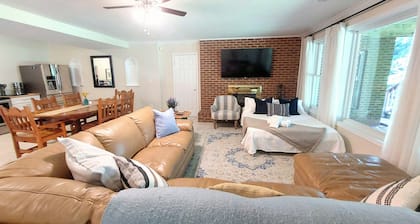 Urban Oasis I Large 2bd/1ba I Surrounded by Nature I 30 mins to DC