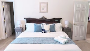 2 Schlafzimmer, Schreibtisch, Bügeleisen/Bügelbrett, Reisekinderbett