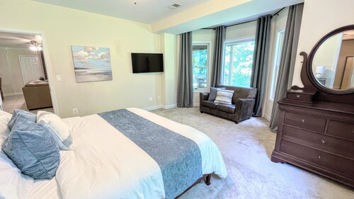 Urban Oasis I Large 2bd/1ba I Surrounded by Nature I 30 mins to DC