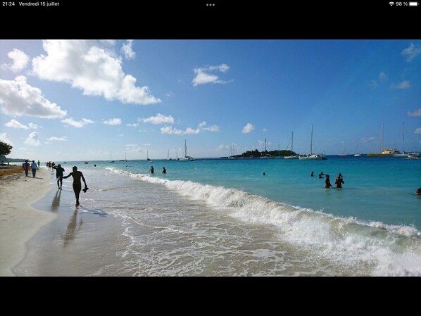 Plage à proximité, chaises longues