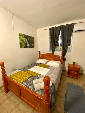 1 chambre, bureau, fer et planche à repasser, Wi-Fi gratuit