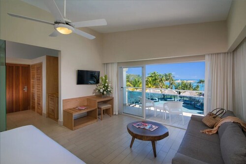 All-Inclusive Lifestyle Resort Junior Suite!  Private balcony with great views!!