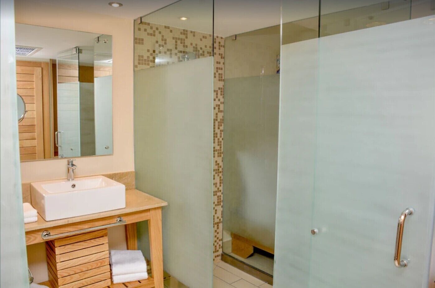 Suihku, hiustenkuivaaja