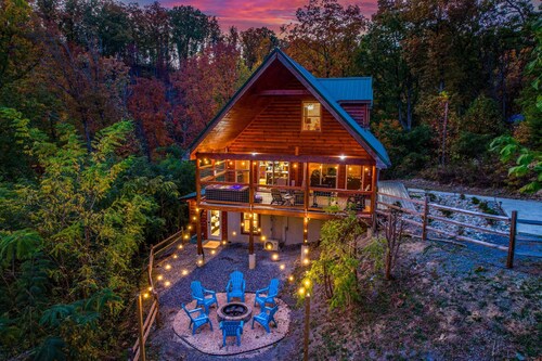 Private Heated Pool -Hot Tub-Fire Pit-Outdoor Games-Near the Parkway & Dollywood