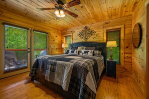 4 bedrooms, desk, iron/ironing board, free WiFi