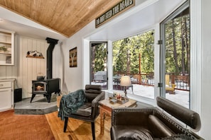 Smart TV, fireplace - Beautiful Mountain Retreat in Graeagle! (Graeagle)