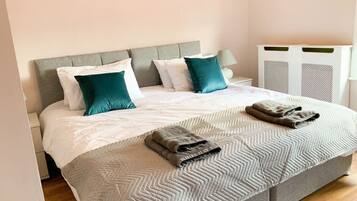 8 bedrooms, iron/ironing board, WiFi, bed sheets