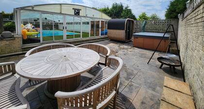 RentMySpaHome with Swimming Pool, Hottub and Sauna