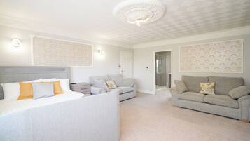 6 bedrooms, iron/ironing board, WiFi, bed sheets