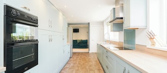 Lavish celebrations - Pool, HotTub, Bar & Sauna