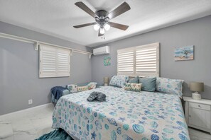 3 bedrooms, desk, iron/ironing board, bed sheets