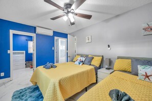 3 bedrooms, desk, iron/ironing board, bed sheets - Lovely Private Heated Pool Home (Clearwater)