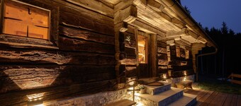 Chalet 'Bergspektive - Haus Alpenspa' with Mountain View and Wine barrel bath