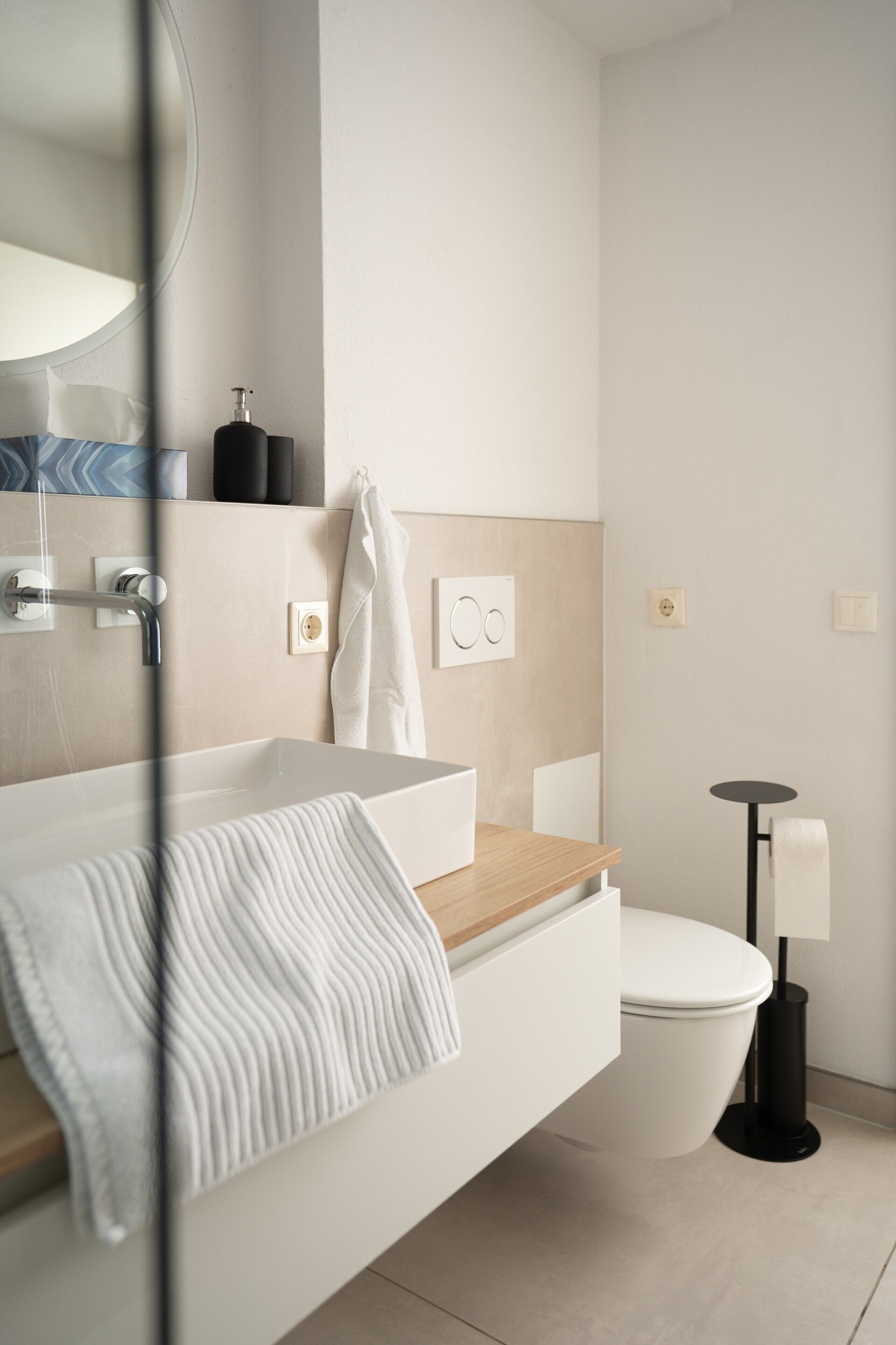 Dusche, Haartrockner, Handtücher