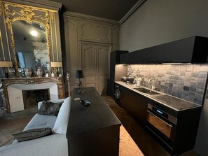 Réfrigérateur, four, plaque de cuisson, lave-vaisselle