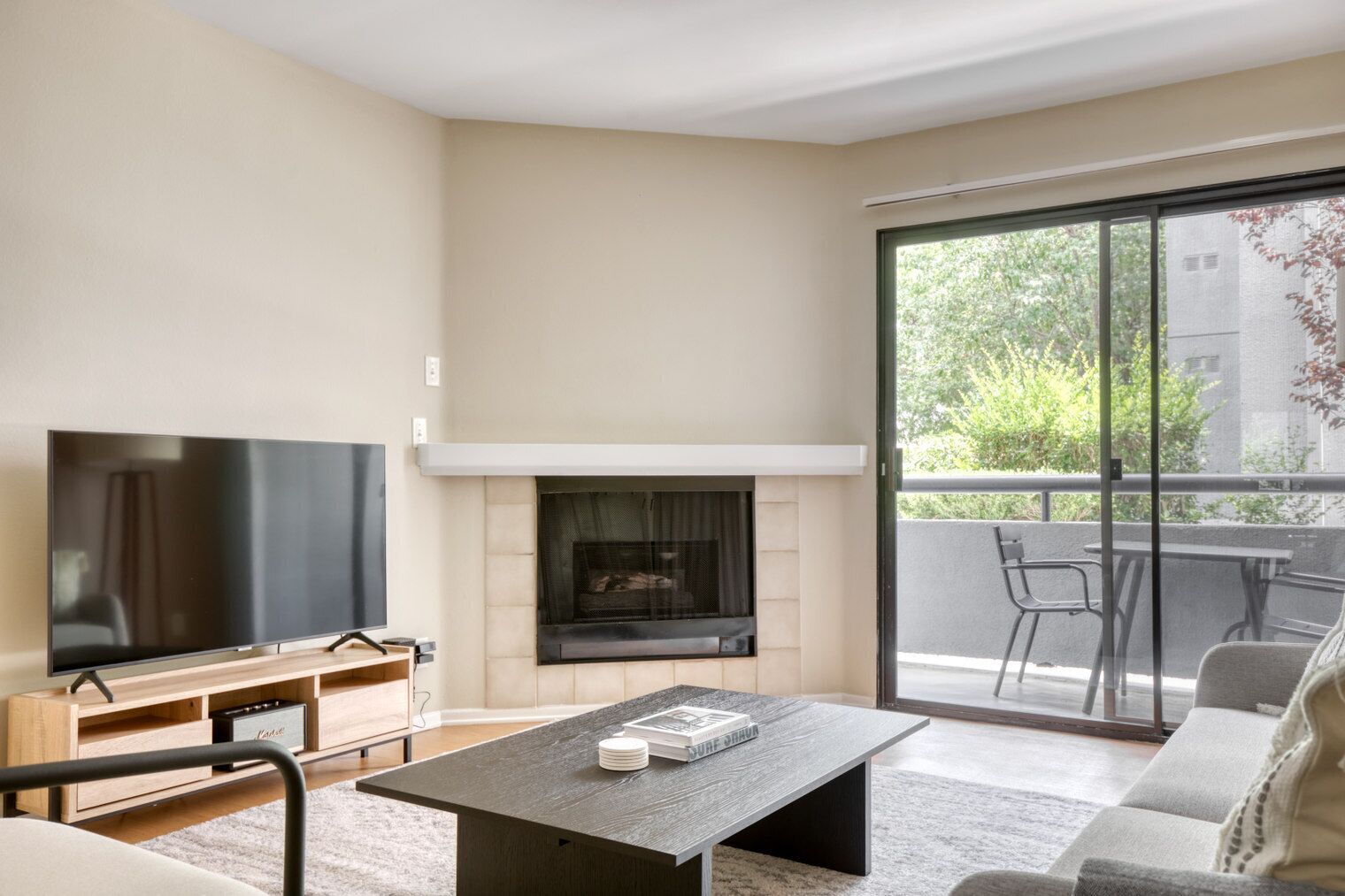 Premium Burbank 1BR w/ BBQ, Gym & Pool, near TJ & WF, by Blueground