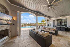 Terrace/patio - Legends Palmer: Private Pool, Game Room, Theater, Gym, Free Water Park, Near Disney (Kissimmee)