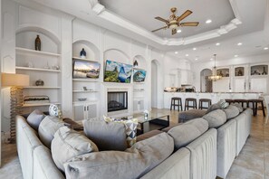 TV, fireplace, video games, foosball - Legends Palmer: Private Pool, Game Room, Theater, Gym, Free Water Park, Near Disney (Kissimmee)