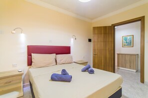 2 bedrooms, iron/ironing board, free WiFi, bed sheets