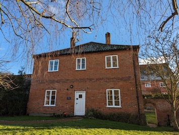 Pond Cottage entrance