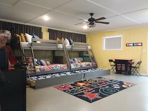 4 bedrooms, iron/ironing board, free WiFi, bed sheets