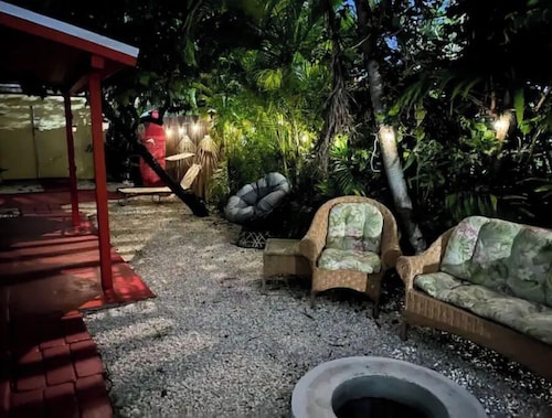 Botanical Villa Centrally Located to Everything 