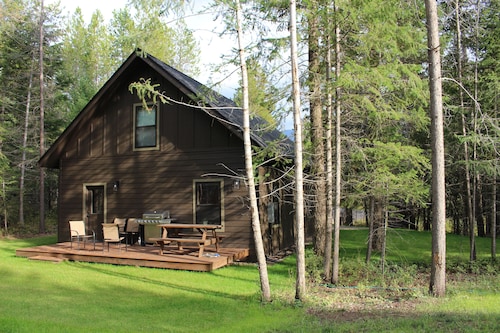Charming cabin in the woods