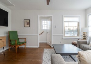 Smart TV, books - Spacious Mid Century Home by the Plaza District (Oklahoma City)