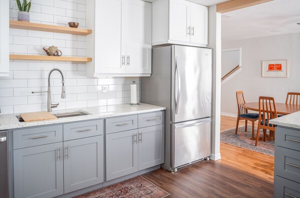 Fridge, microwave, oven, stovetop - Spacious Mid Century Home by the Plaza District (Oklahoma City)