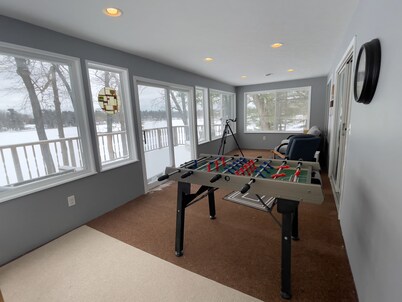 Beautiful Lake House & Spacious 4 BR