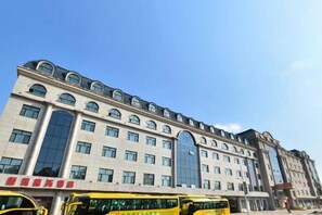 A multi-story building with large windows and a flat facade. - Xinhao Business Hotel (Yichun)