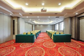 Unclassified image, 4 of 68, button - HR-East Hotel (Dalian)
