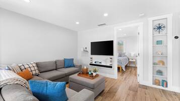 3 bedrooms, in-room safe, desk, iron/ironing board