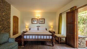 Room, 4 Bedrooms (White Oaks) | Desk, free WiFi, bed sheets