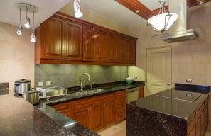 Microondas, horno, parrilla de estufa y lavavajillas 