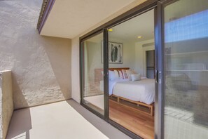 4 bedrooms, desk, iron/ironing board, free WiFi - Endless Summer In Solana Beach (Solana Beach)