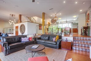 Interior - Endless Summer In Solana Beach (Solana Beach)