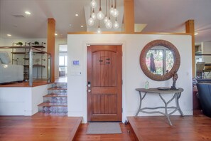 Interior - Endless Summer In Solana Beach (Solana Beach)