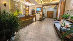 Lobby-lounge