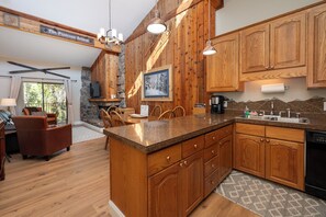 Fridge, microwave, oven, stovetop - On Free Bus Route - Hot Tubs, Sauna, Pool, Winter Trails from the Property (Winter Park)